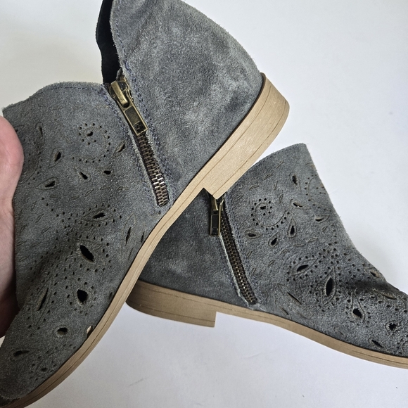 Coolway Nelia Grey Suede Laser Cut Leather Peep Toe Booties sz 40 US8 - Picture 3 of 5